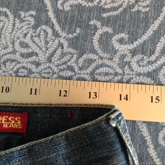 Awesome Express Distressed Eva Boot Leg Jeans size 2! - Picture 13 of 16